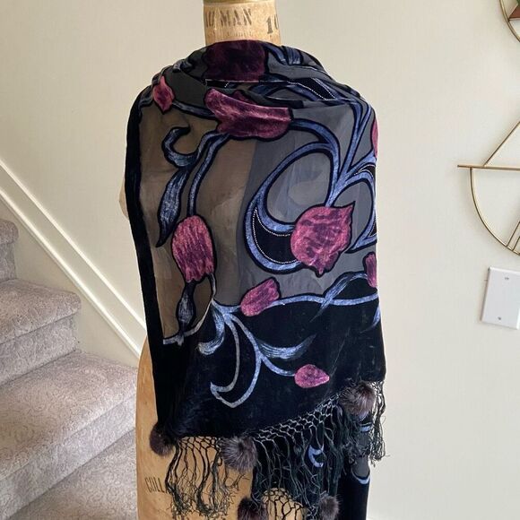 Mitchie’s Velvet Devore Floral Shawl with Rabbit Fur, 1920s-Inspired - Picture 6 of 7